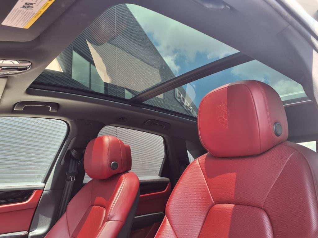 2023 Porsche Cayenne Base photo 6