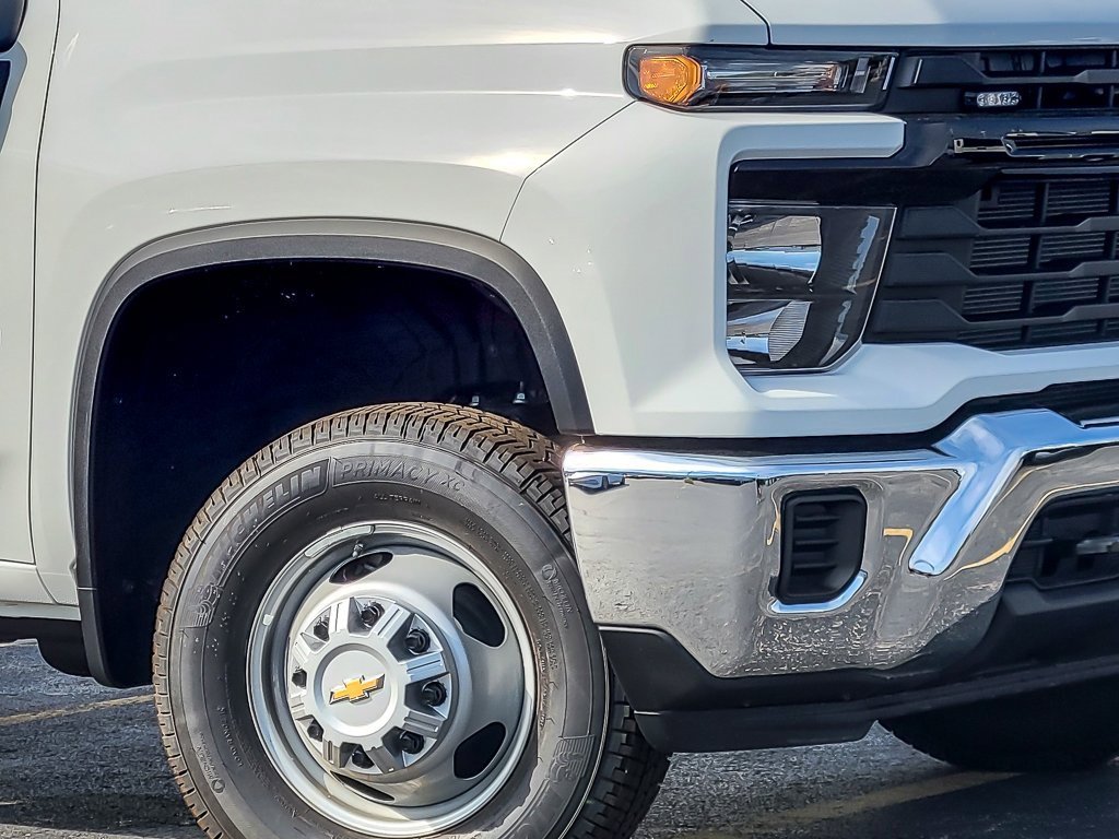 2025 Chevrolet Silverado 3500HD Work Truck photo 3