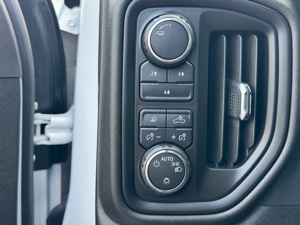 2024 Chevrolet Silverado 2500HD Custom photo 17