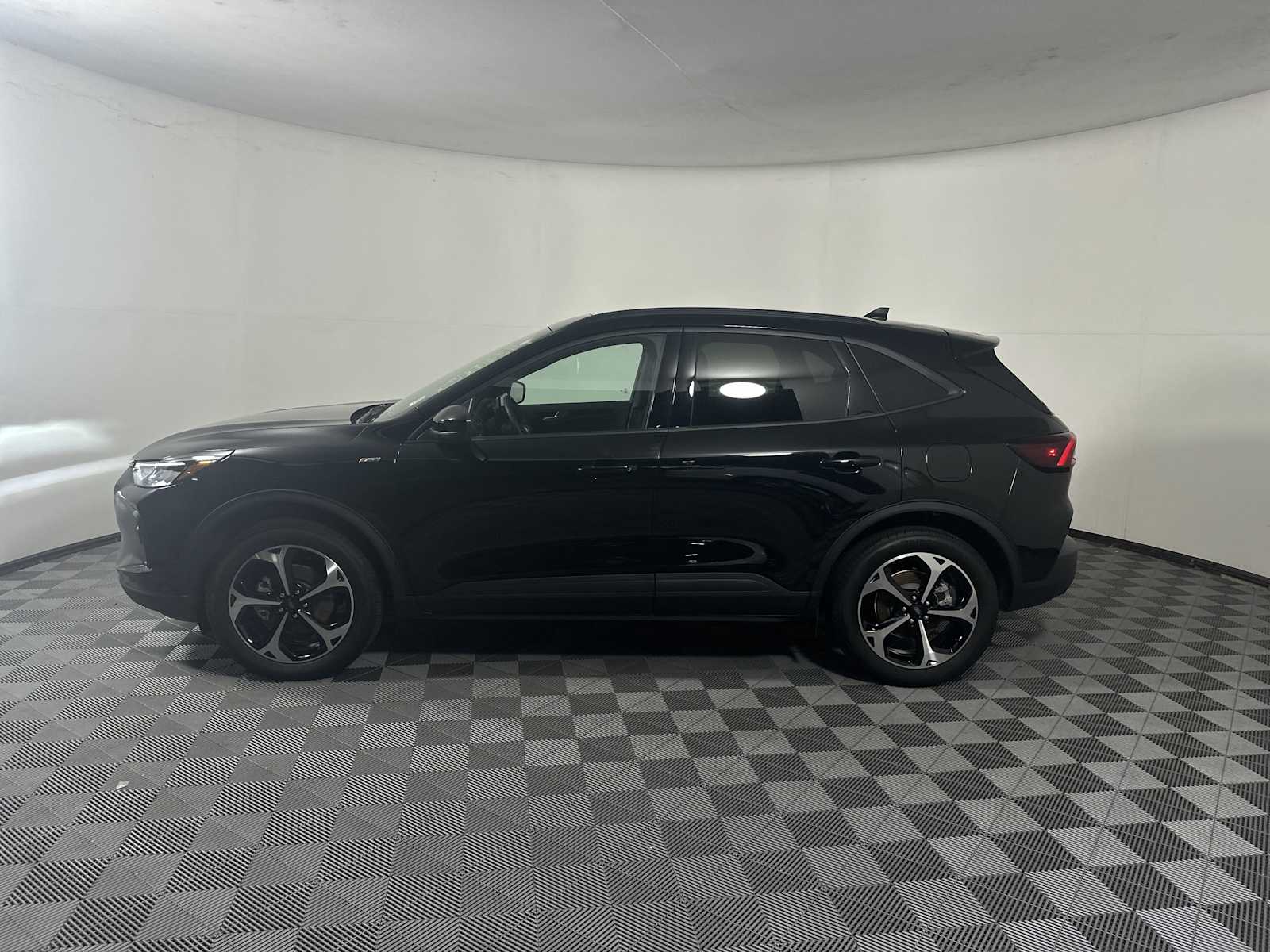 2025 Ford Escape ST-Line Select photo 2