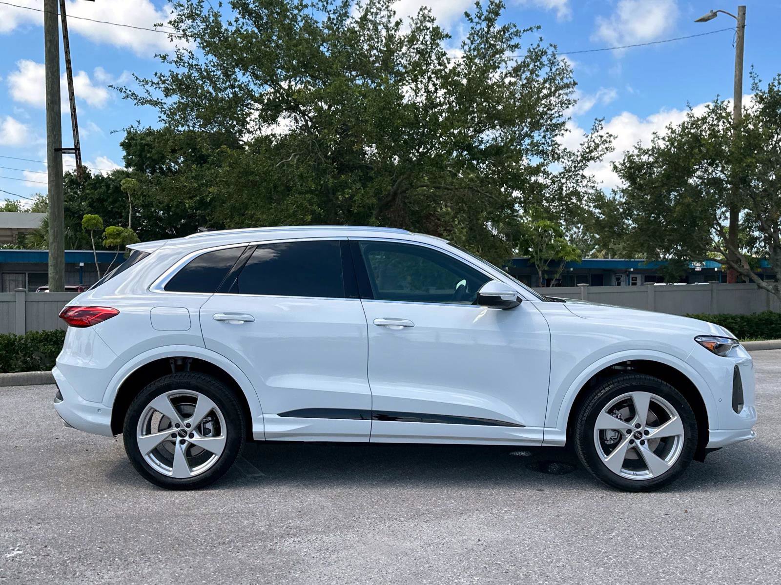 2025 Audi Q5 Premium Plus photo 3