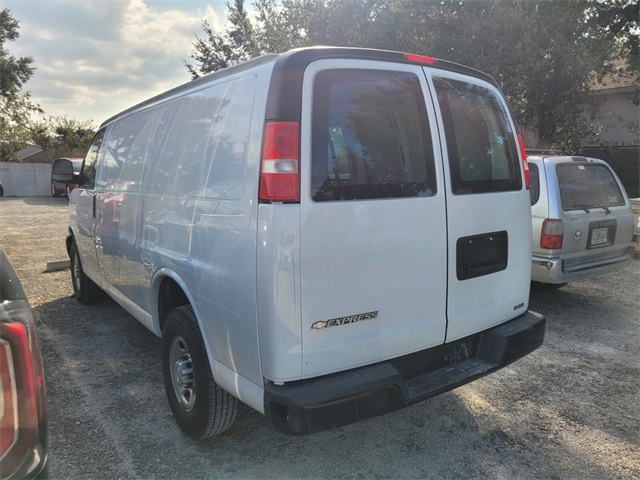 2021 Chevrolet Express 2500 Cargo Work Van photo 3