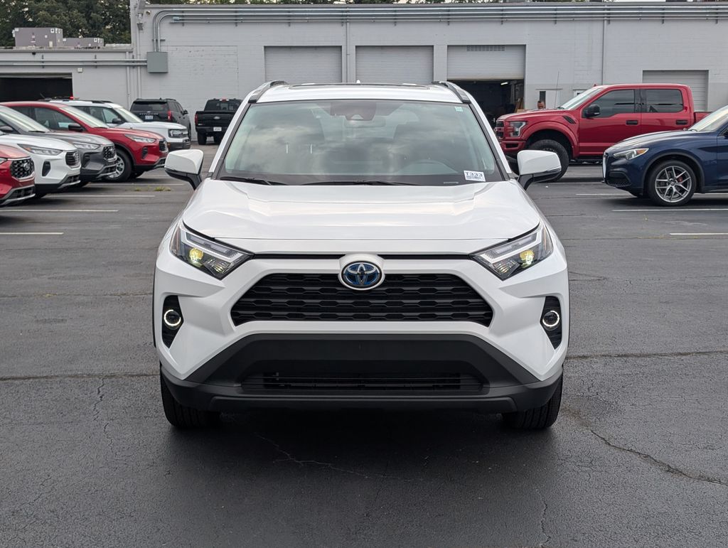 2024 Toyota RAV4 Hybrid XLE photo 4