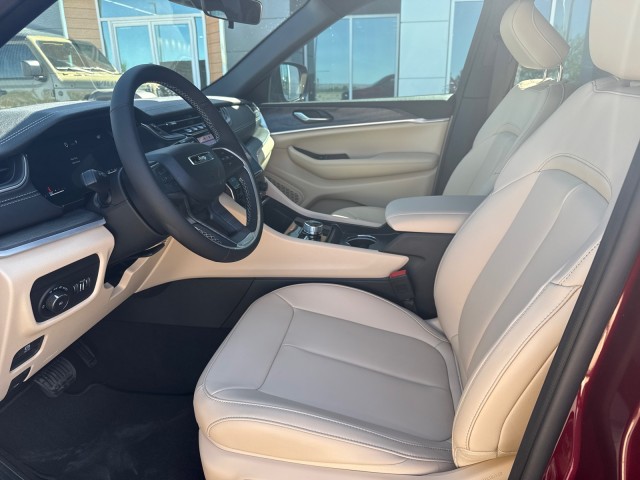 2025 Jeep Grand Cherokee Limited photo 4