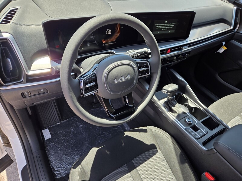 2025 Kia Sorento LX photo 4