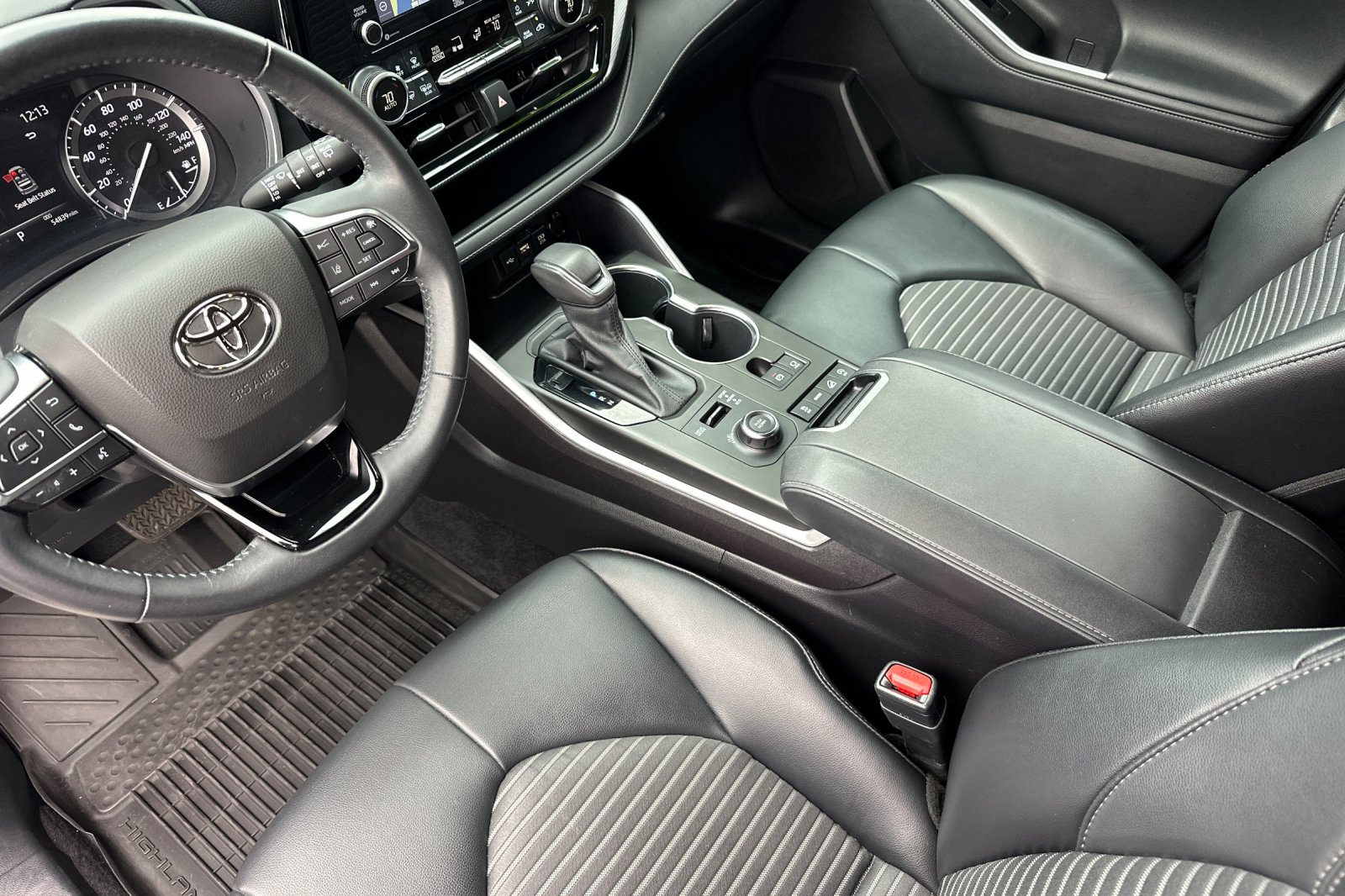 2021 Toyota Highlander XSE photo 9