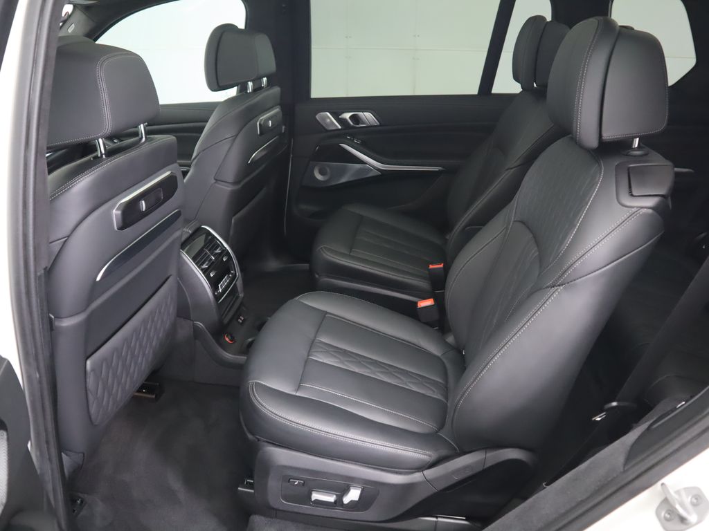 2025 Bmw X7 M60i photo 21