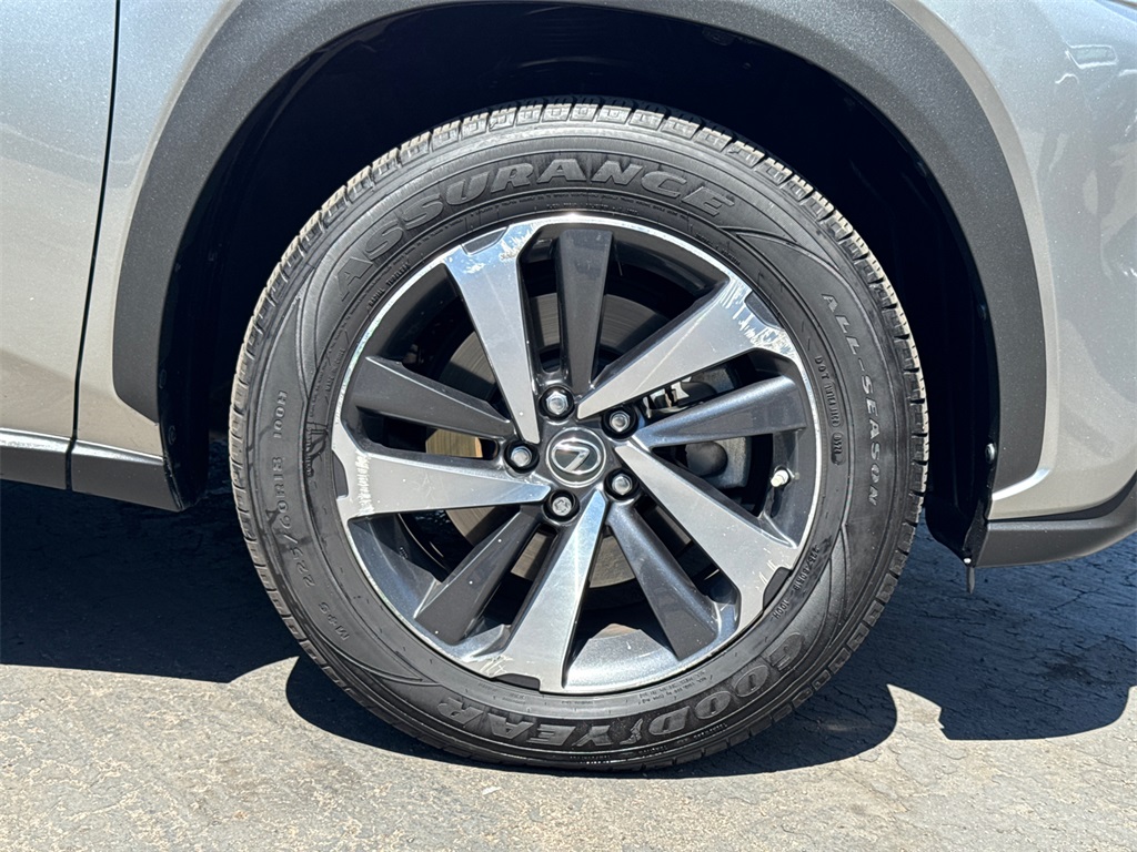 2018 Lexus NX 300h Luxury photo 6