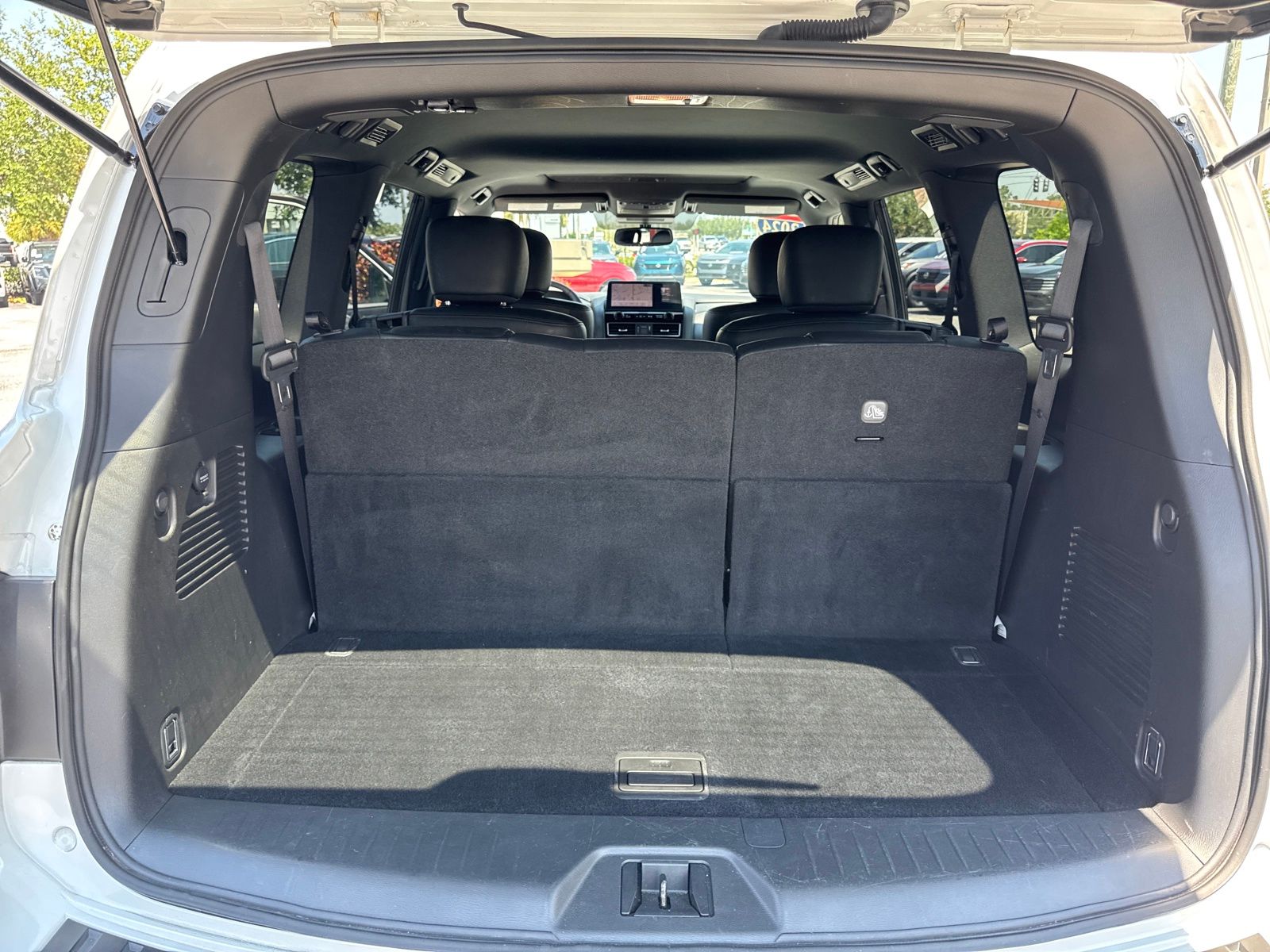2024 Nissan Armada SL photo 28