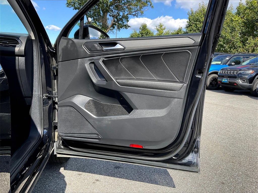 2022 Volkswagen Tiguan SE photo 11