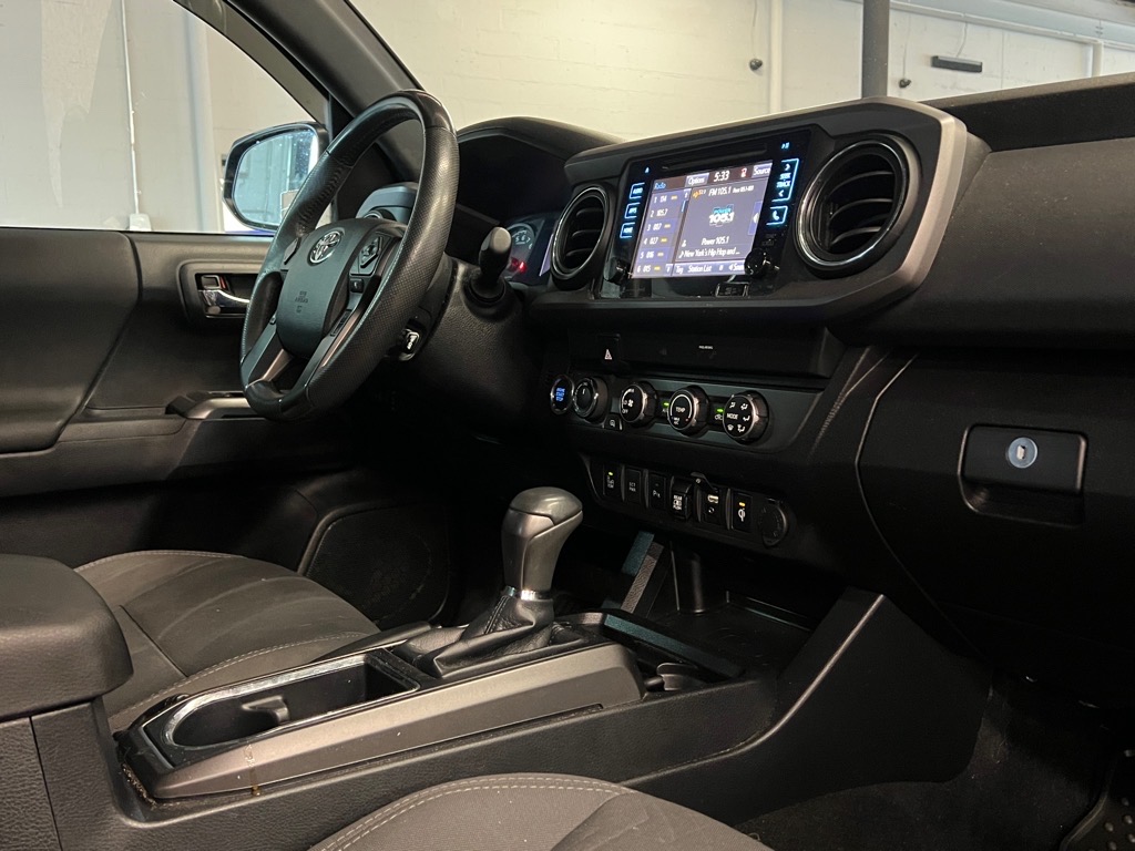 2019 Toyota Tacoma TRD Sport photo 16