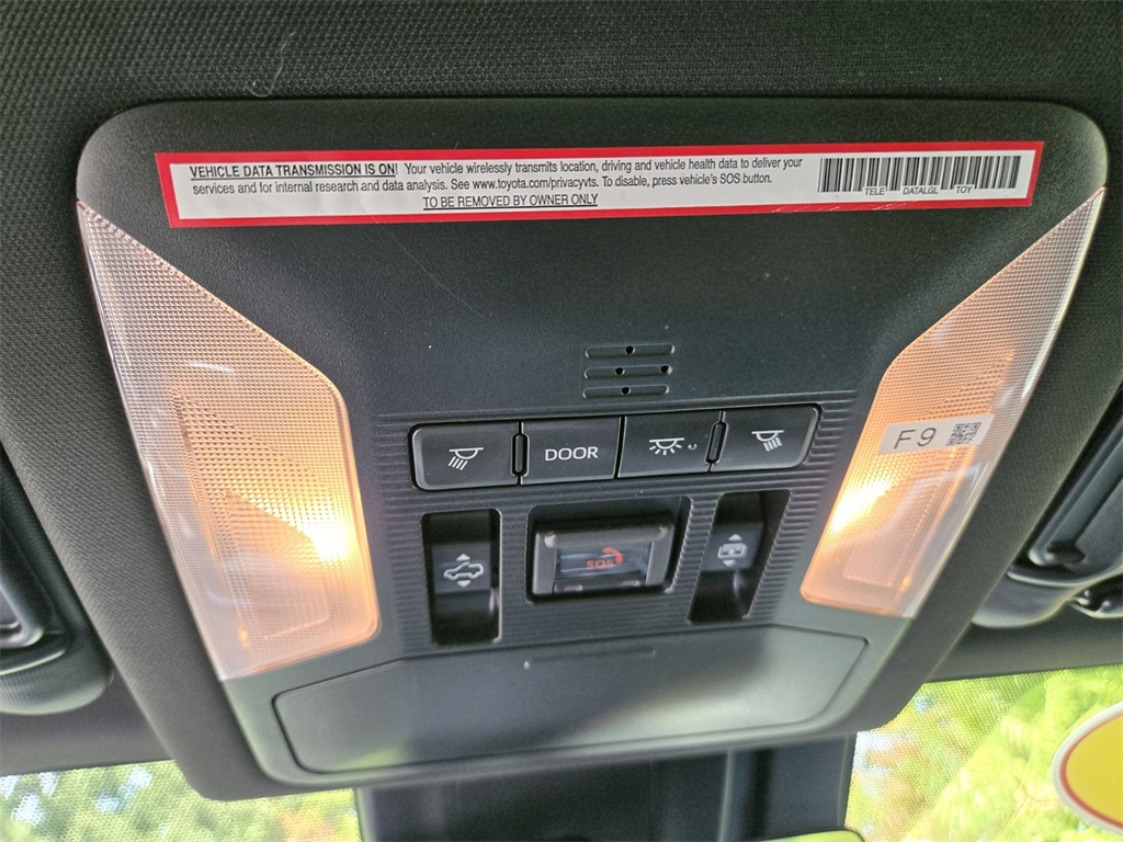 2021 Toyota RAV4 Hybrid XSE photo 18