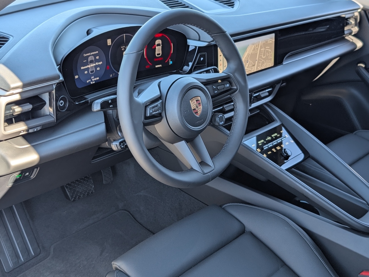 2025 Porsche Macan Electric photo 4