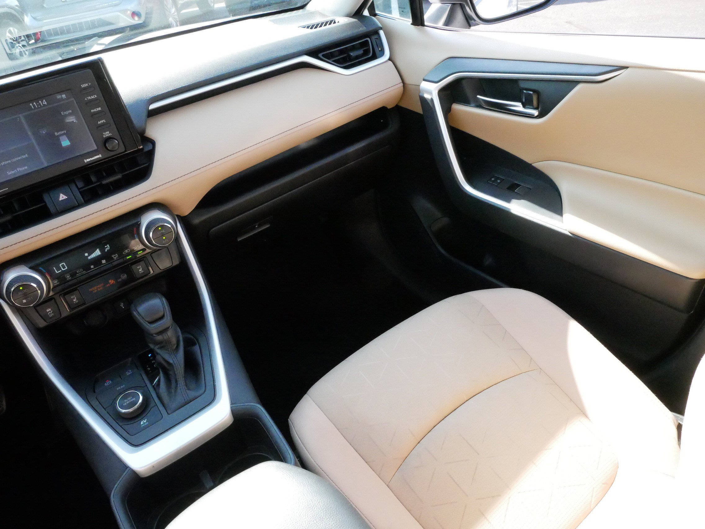 2022 Toyota RAV4 Hybrid XLE photo 10