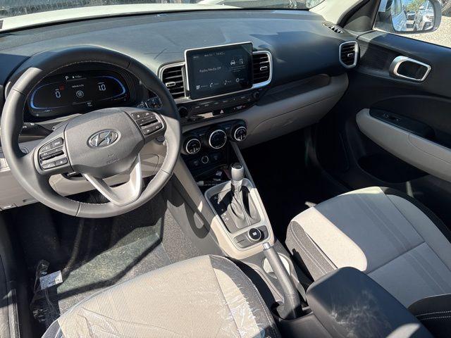 2025 Hyundai Venue SEL photo 4