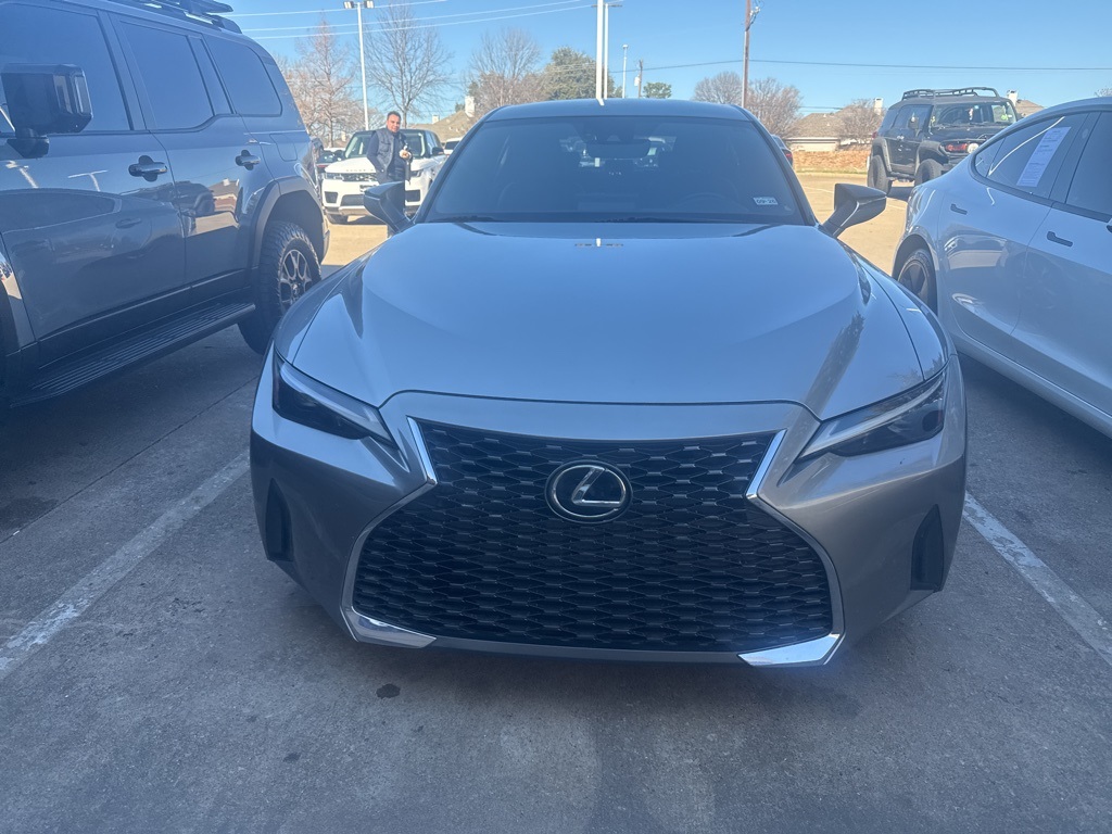 2021 Lexus IS 300's photo
