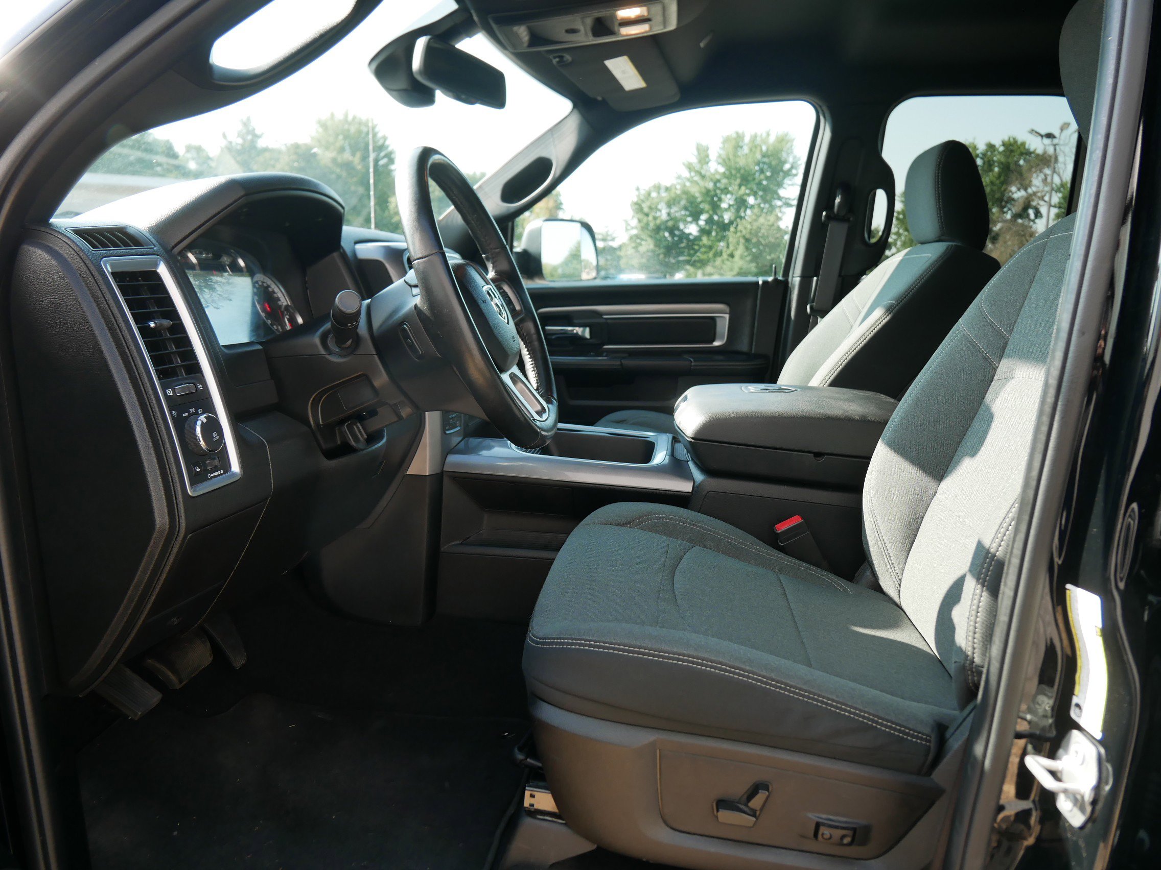 2022 Ram 1500 Classic Warlock photo 9