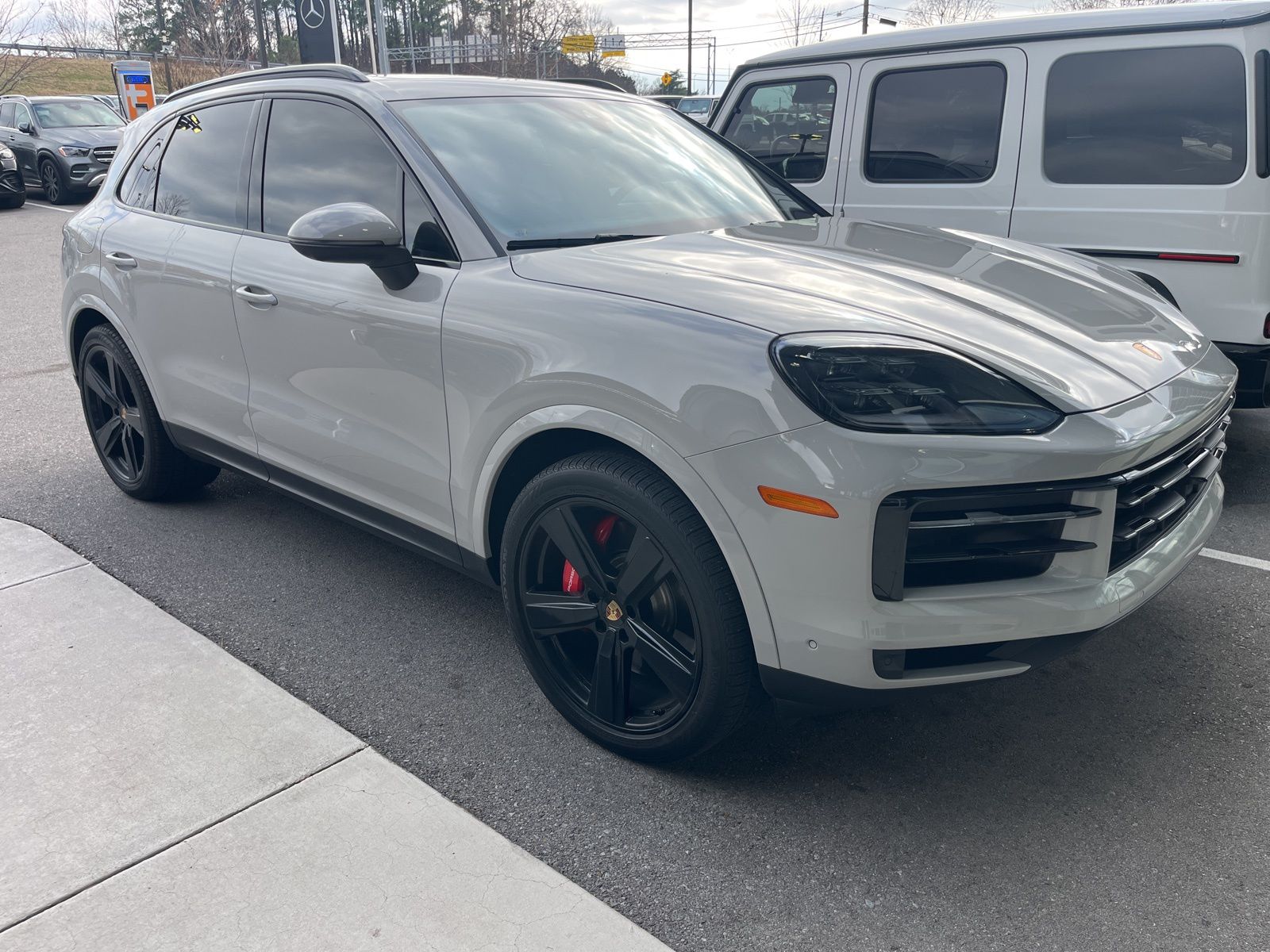 2024 Porsche Cayenne S's photo