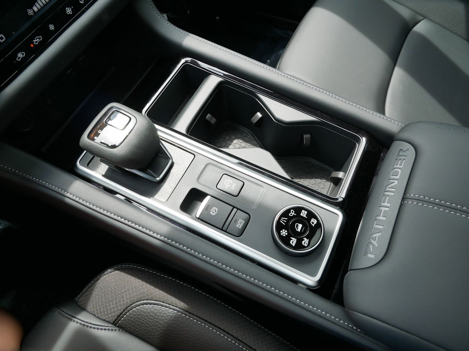 2025 Nissan Pathfinder SL photo 21