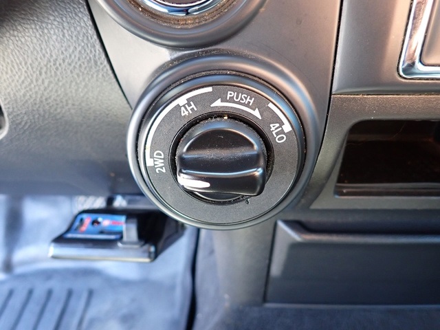 2024 Nissan Titan SV photo 18