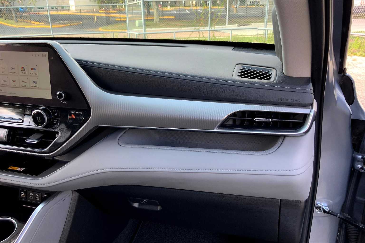 2024 Toyota Highlander Platinum photo 17