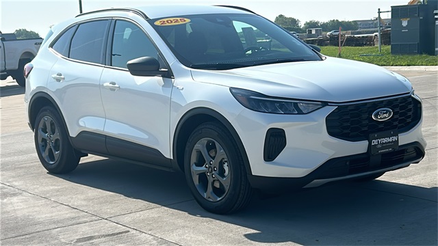 2025 Ford Escape ST-Line's photo