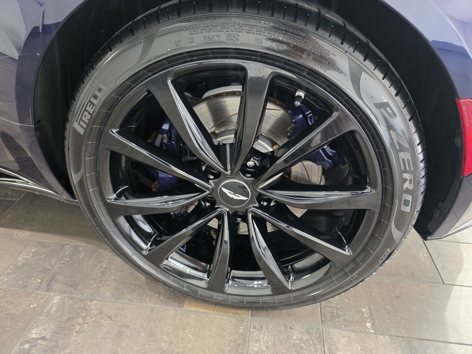 2019 Aston Martin DB11 AM5 photo 4
