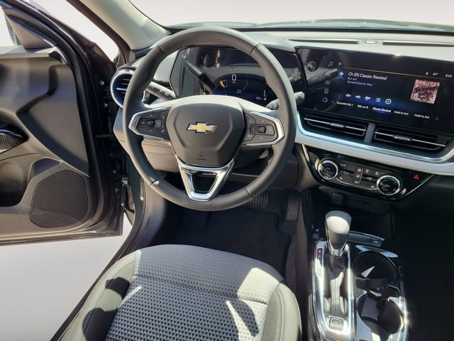 2025 Chevrolet Trax LT photo 11