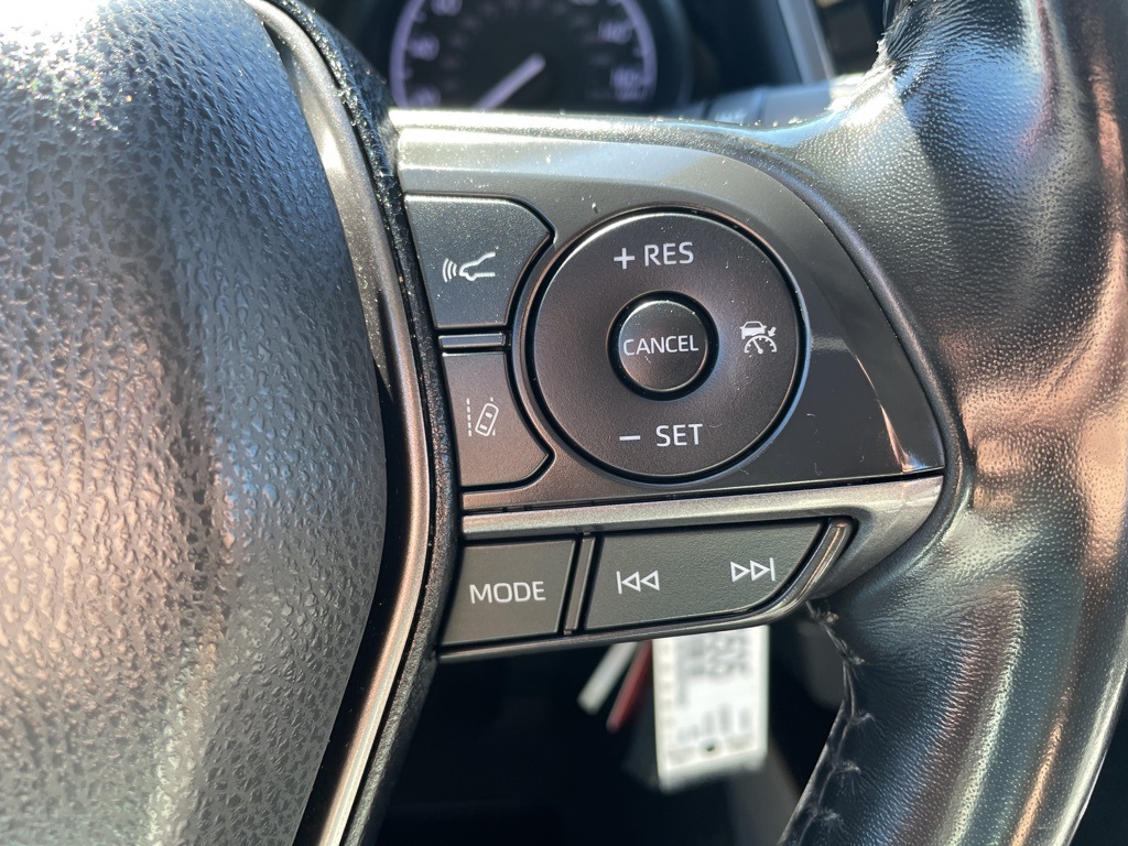 2022 Toyota Camry SE photo 9
