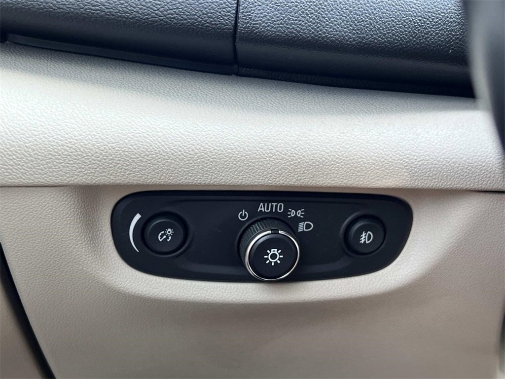 2018 Buick Regal Essence photo 23