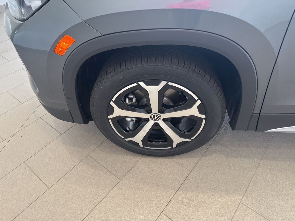 2025 Volkswagen Tiguan SE photo 9