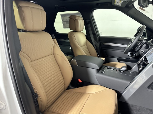 2025 Land Rover Discovery SE photo 19