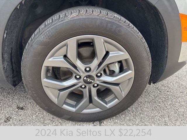 2024 Kia Seltos LX photo 6