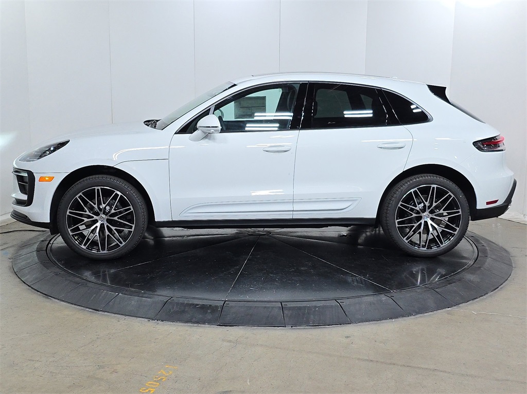 2026 Porsche Macan T photo 10