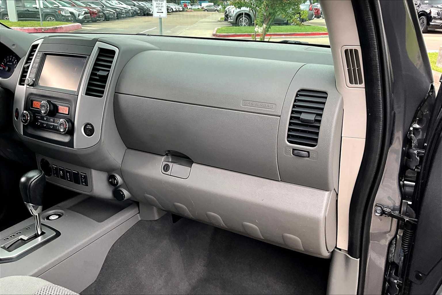 2020 Nissan Frontier SV Crew Cab photo 15