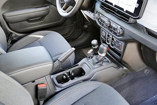 New 2025 Granite Crystal Metallic Clear-Coat Exterior Paint Jeep Sport S image 14