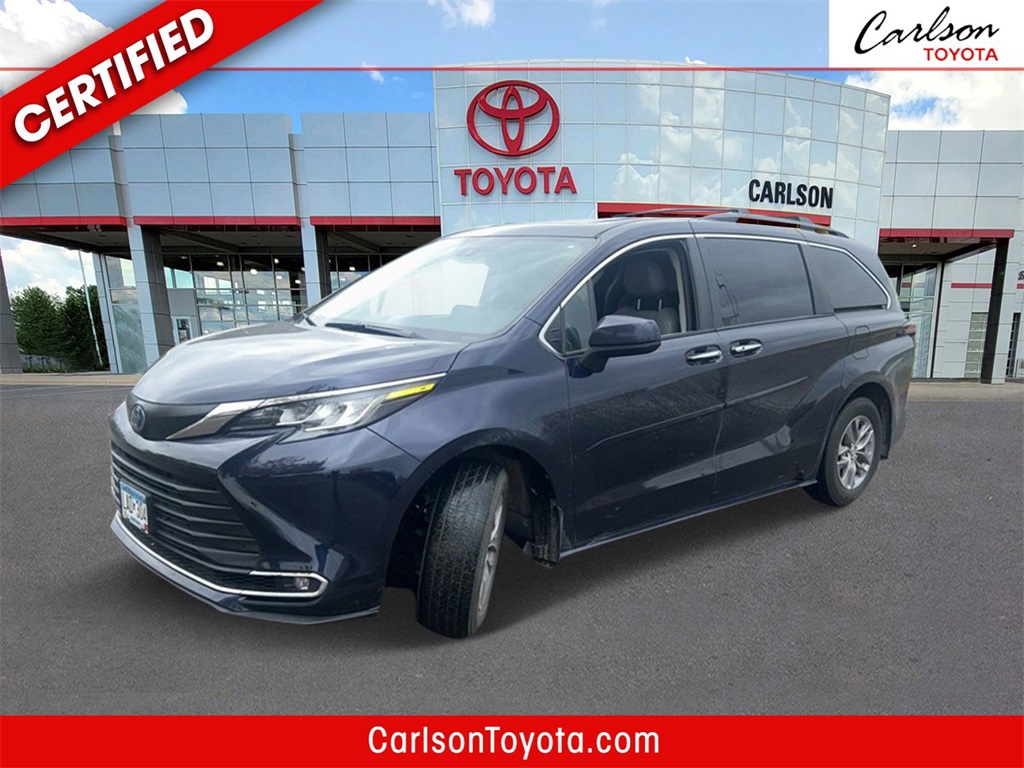 2023 Toyota Sienna XLE's photo