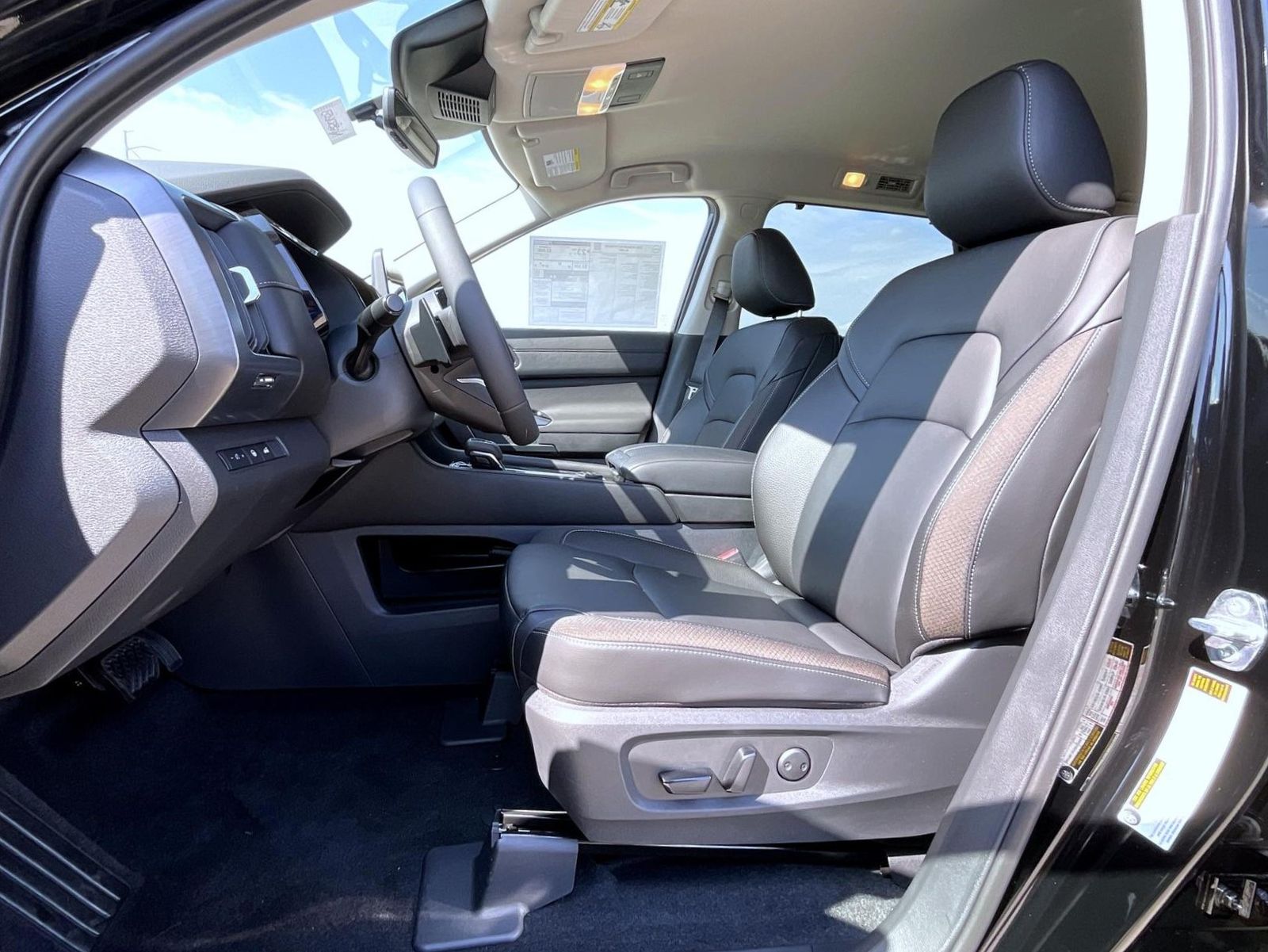 2025 Nissan Pathfinder SL photo 8