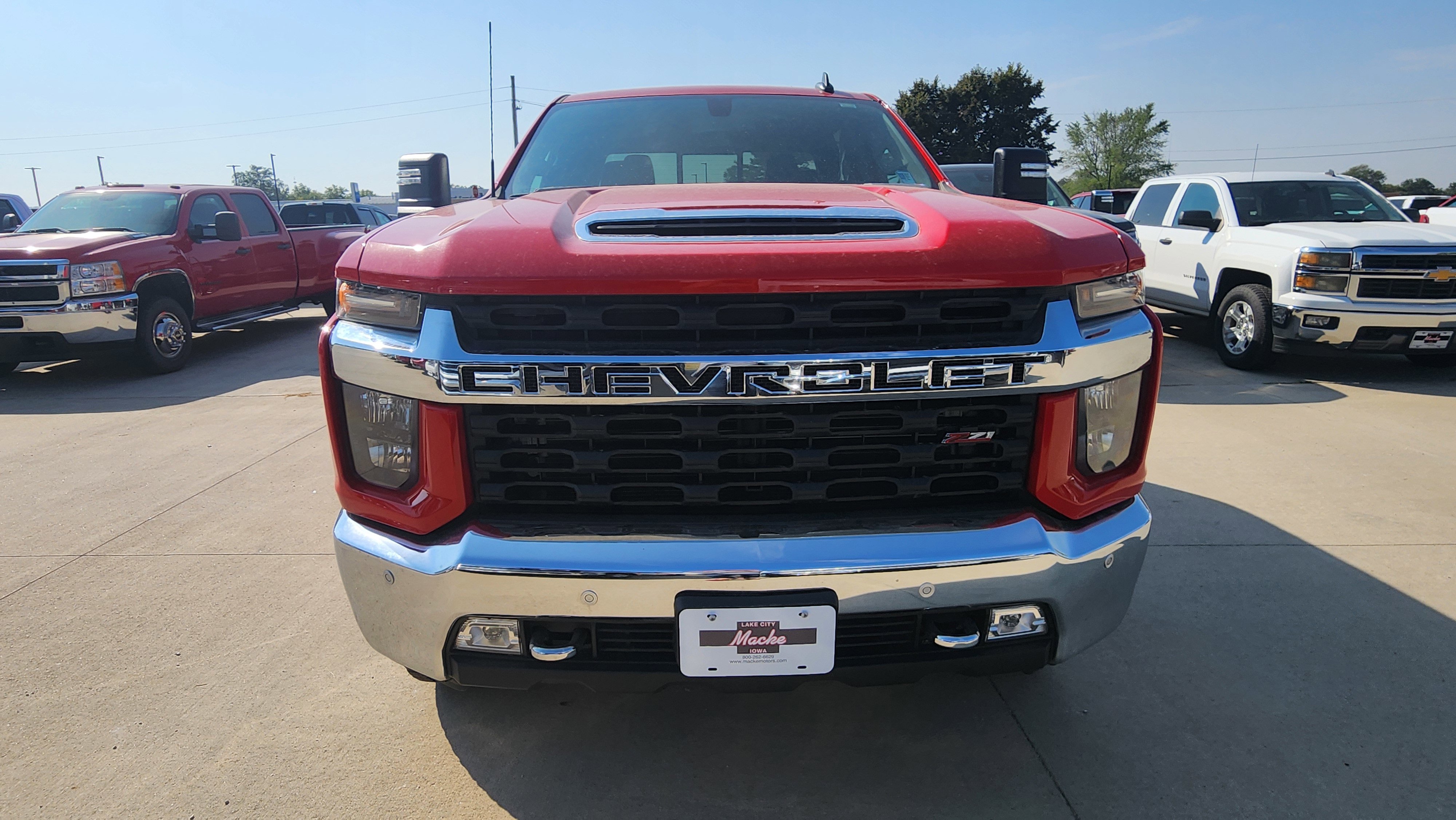2023 Chevrolet Silverado 2500HD LT photo 2