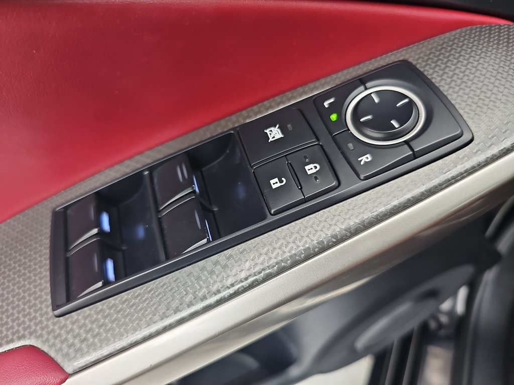 2016 Lexus IS 200t F SPORT photo 30