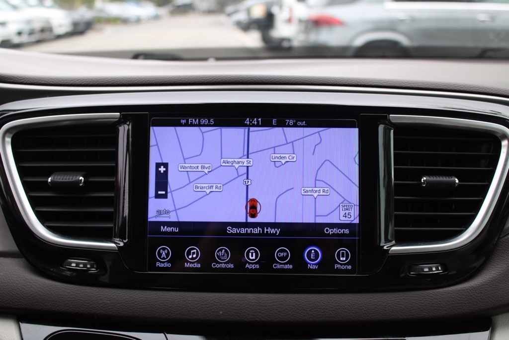 2017 Chrysler Pacifica Touring Plus photo 19