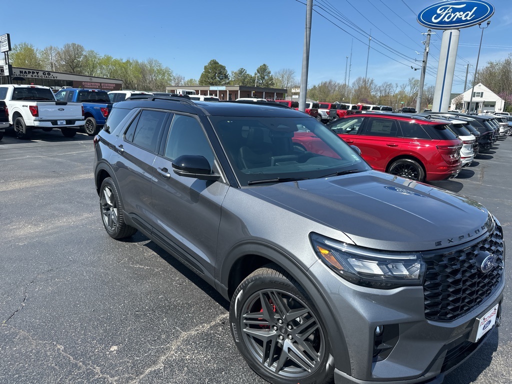 2025 Ford Explorer ST photo 4