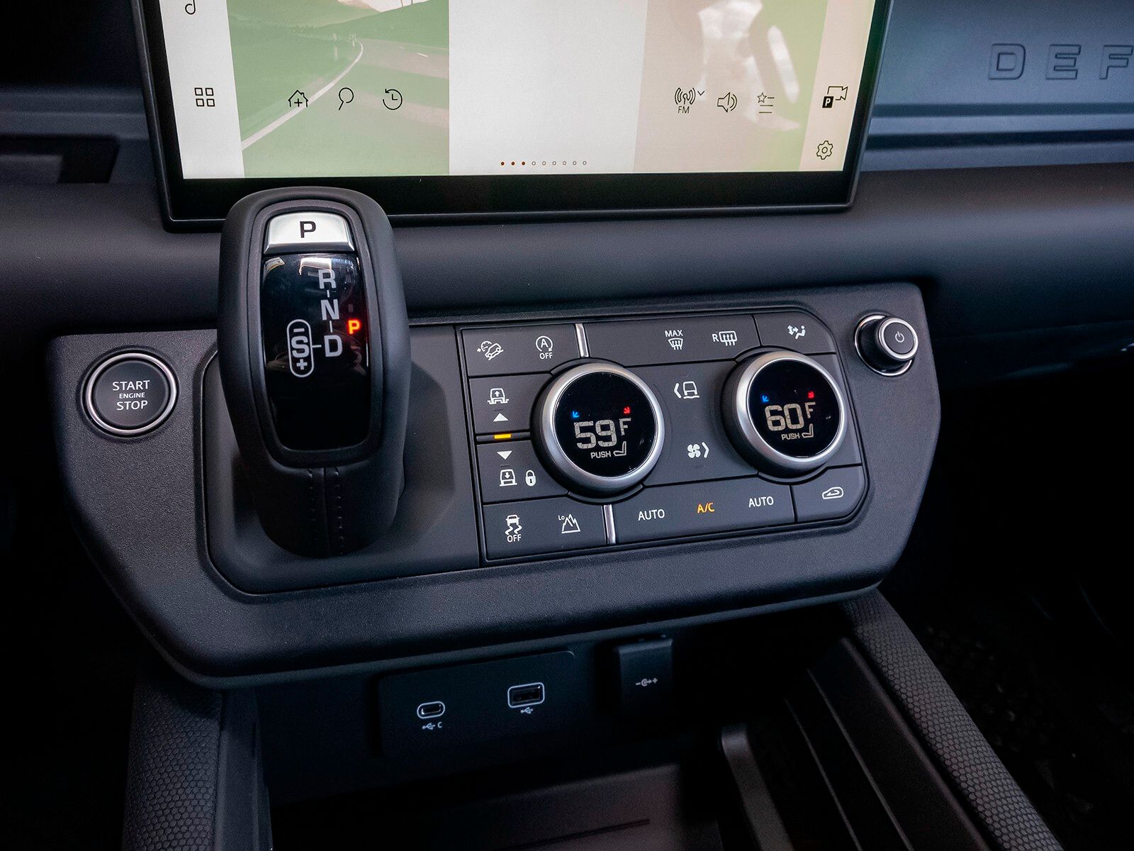 2024 Land Rover Defender 130 X-Dynamic SE photo 25