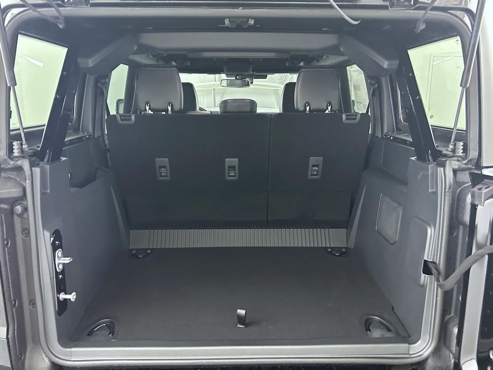2025 Ford Bronco Outer Banks photo 19