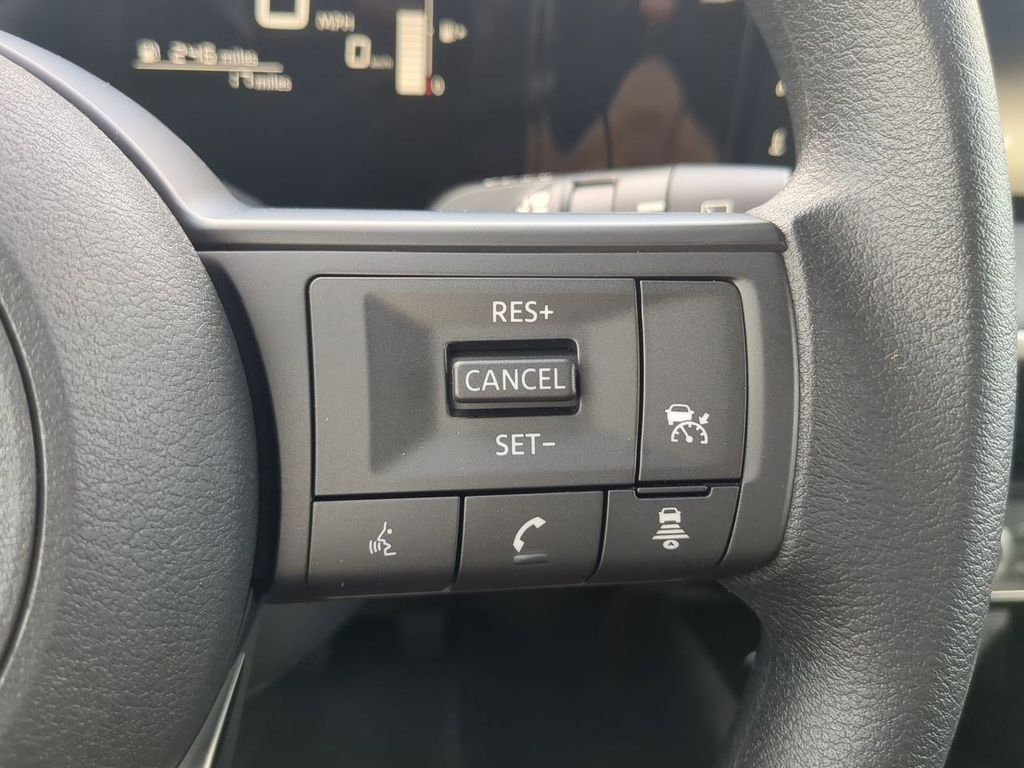 2025 Nissan Kicks SV photo 22
