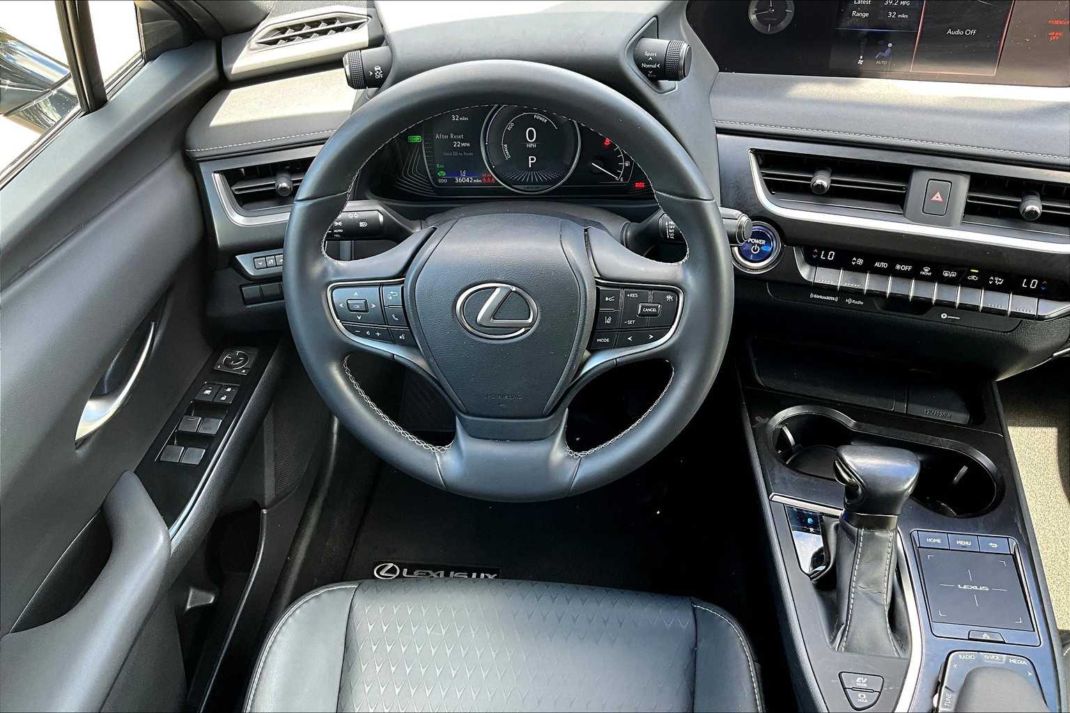 2021 Lexus UX 250h photo 5
