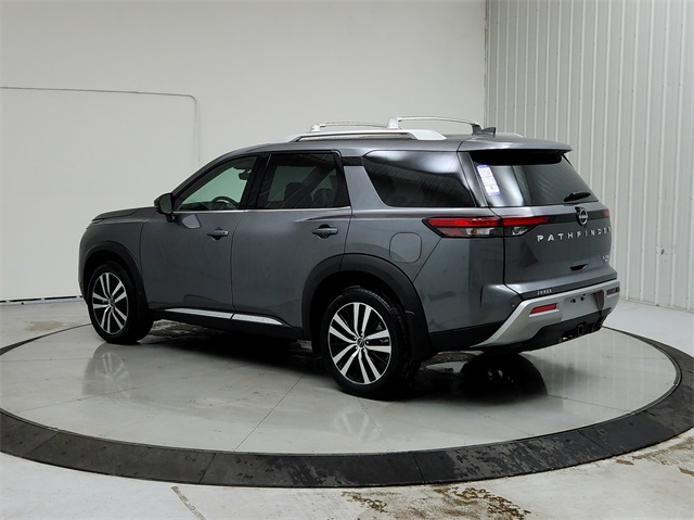 2025 Nissan Pathfinder Platinum photo 4