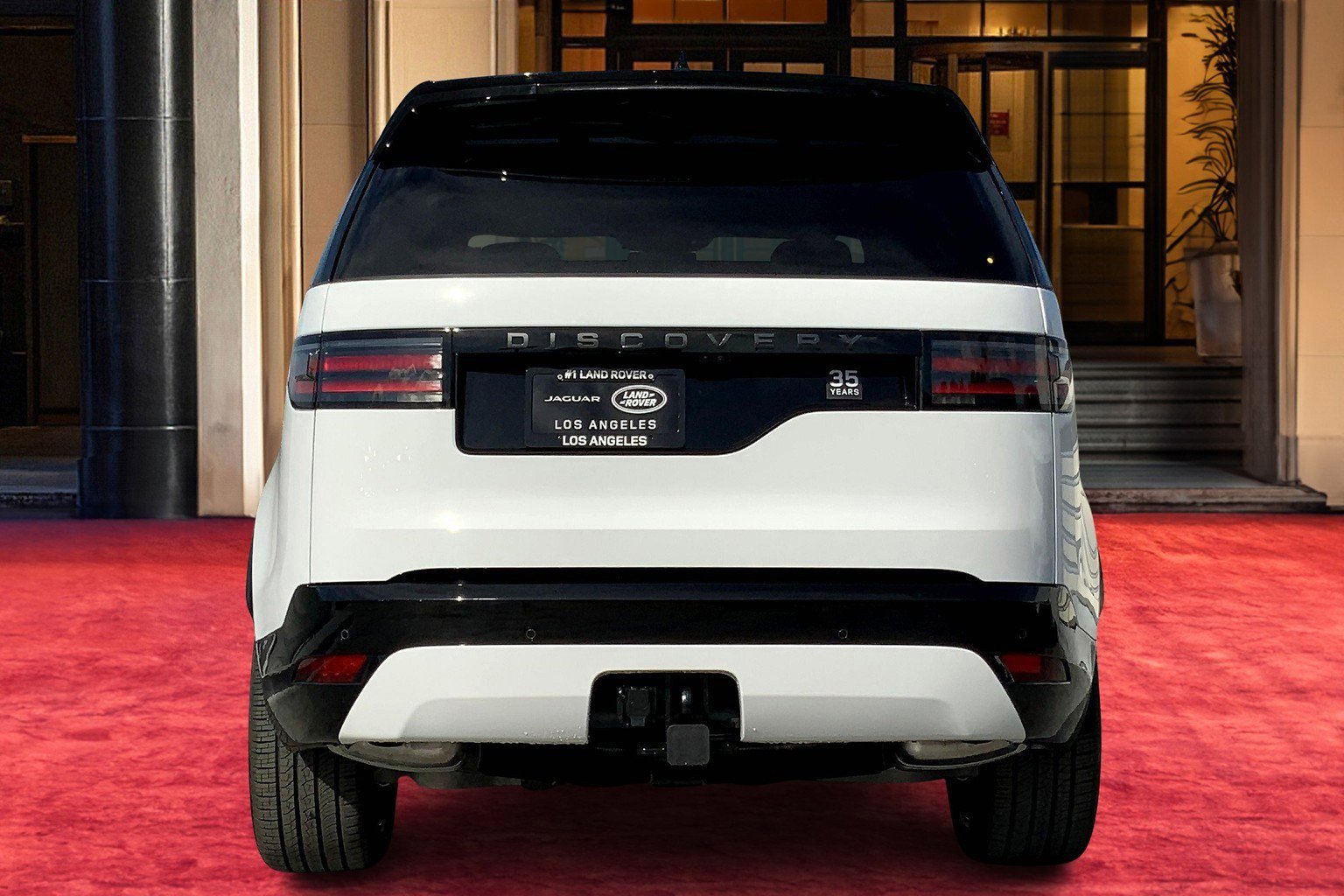 2025 Land Rover Discovery SE photo 2