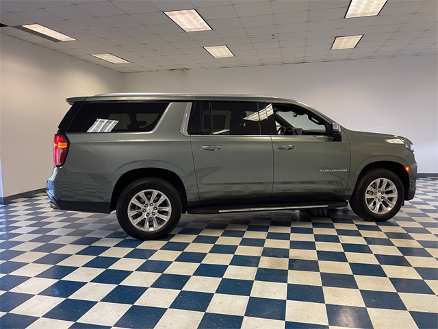 2023 Chevrolet Suburban Premier photo 13