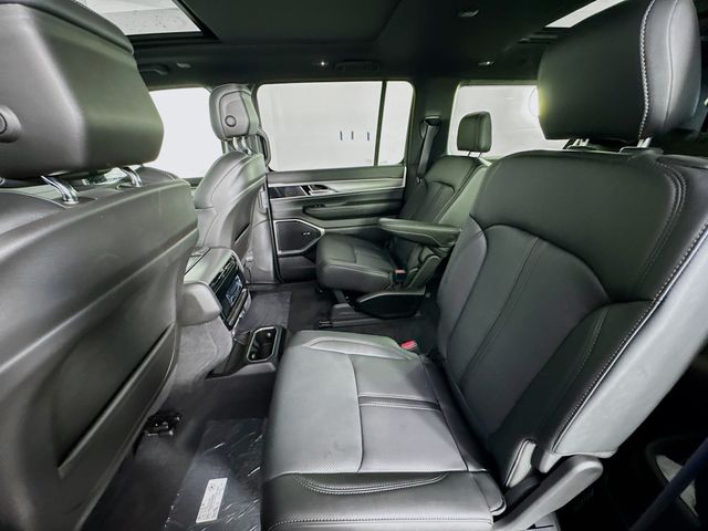 2025 Jeep Wagoneer L Series II Carbide photo 23